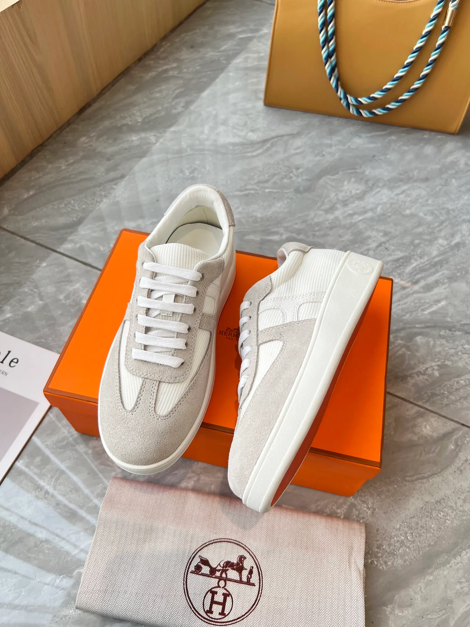 👟👟Ex-factory price 520👟👟 🔥🔥🔥French direct mail HERMES/Hermès flat fashion sports and casual shoes Korean style lace-up mesh lightweight! ! Breathable and comfortable, standard size 35/40 (41 can be customized and will not be returned)